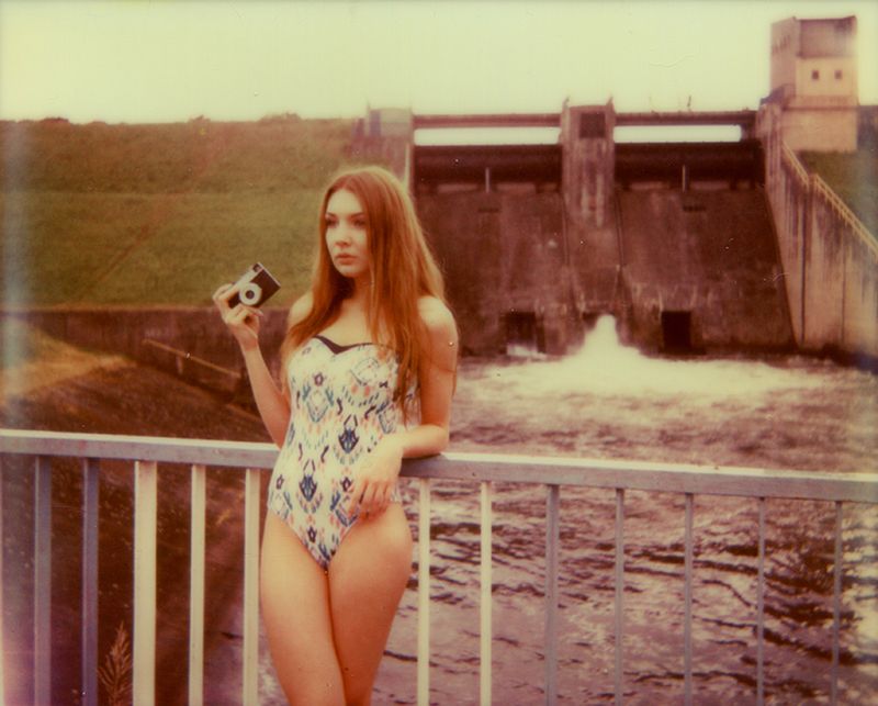 „Jest doskonały w swojej niedoskonałości" - mówi Jarek Kasprowiak o fotografowaniu na Polaroidzie 10