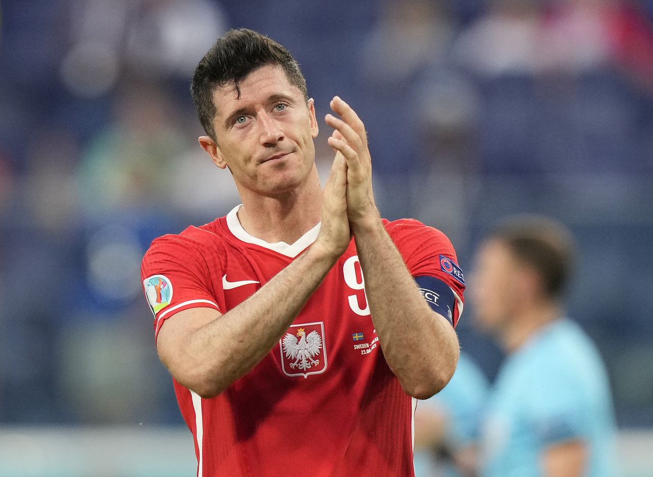 Robert Lewandowski też dziękuję kibicom. 