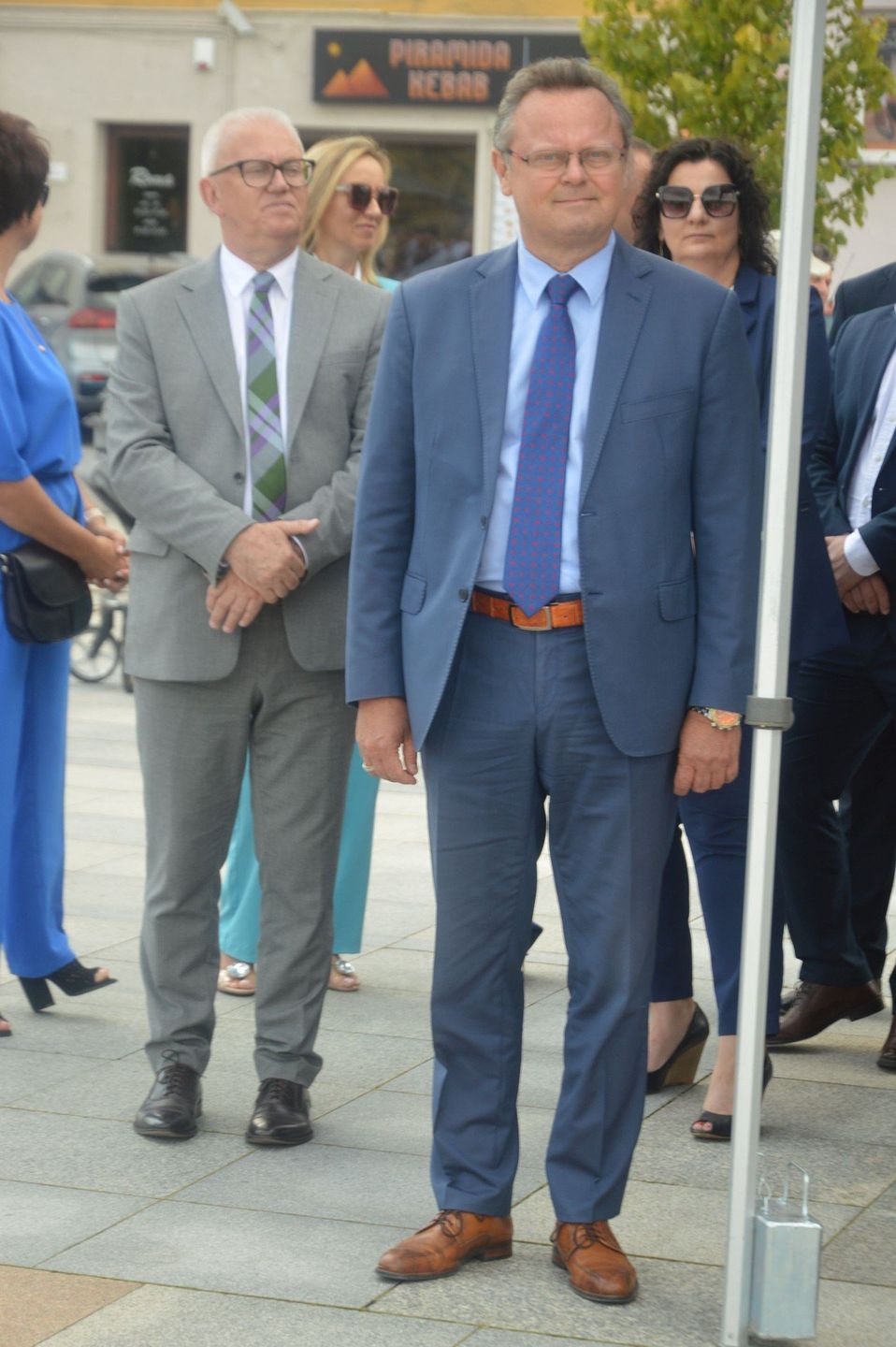 Poseł Andrzej Szejna przybył do rodzinnego miasta. Z tyłu z lewej wiceburmistrz Końskich Krzysztof Jasiński.