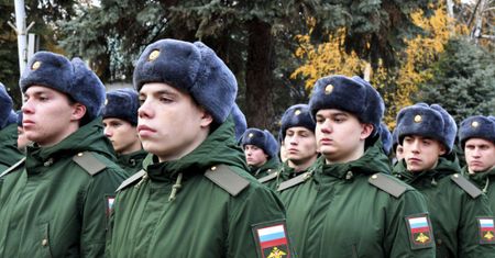 Putin robi, co może, żeby zachęcić do wojska. Podpisał nową ustawę