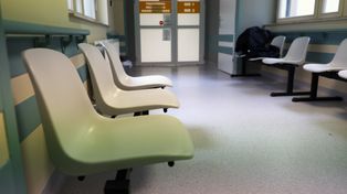 Wychodzenie z domu na L4. Ministerstwo obaliło mity