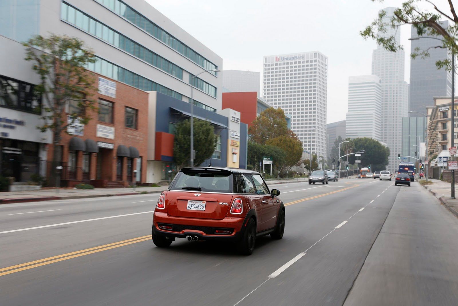 Galeria Mini jako celebracja sprzedaży półmilionowego egzemplarza w USA 106