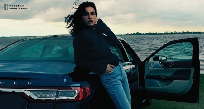 Zdjęcia Annie Leibovitz reklamują samochody Lincoln (wideo)