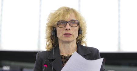 Gosiewska atakuje krytyków: "TO BARBARZYŃSKA NAGONKA! Korzystam tylko z prawa, które mi przysługuje"