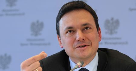 Emerytury mundurowe. Minister uspokaja policjantów