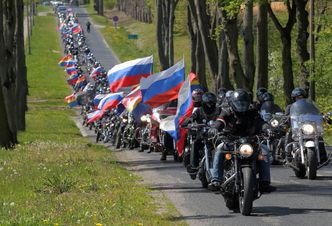 Kilkuset Rosjan upamiętniło pamięć swoich żołnierzy w Polsce