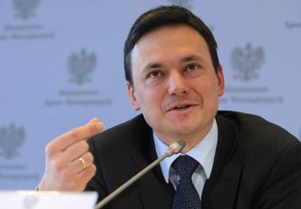 Emerytury mundurowe. Minister uspokaja policjantów