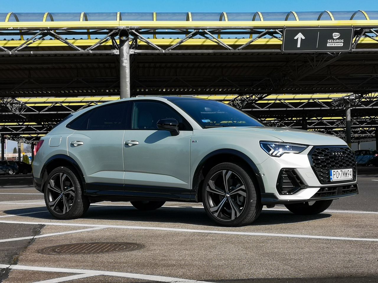 Ciekawa stylistyka, nowoczesne rozwiązania i wysoka cena - oto Audi Q3 Sportback