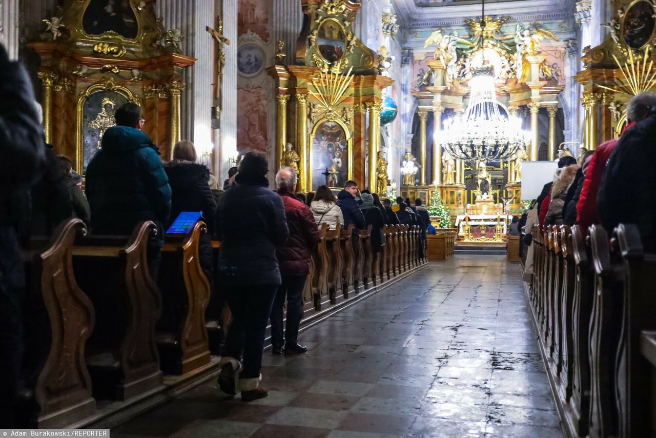 Chrzest a apostazja. Zdjęcie ilustracyjne