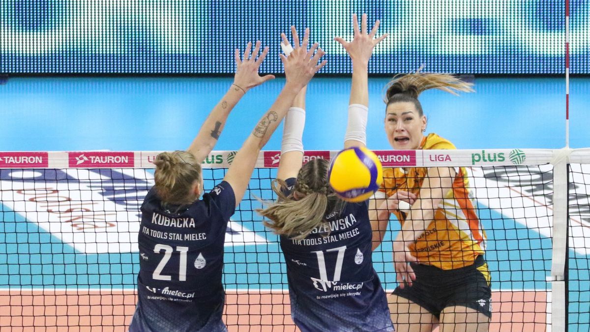 PAP / Krzysztof Świderski / Katarzyna Zaroślińska-Król atakuje w meczu Tauron Ligi
