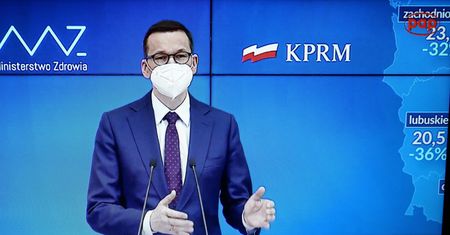 Koronawirus. Rząd wprowadza nowe zasady. Opublikowano rozporządzenie