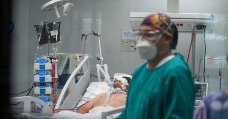 Koronawirus. Fogiel o trudnej sytuacji w służbie zdrowia. "Przypadki jednostkowe"