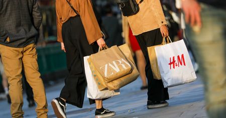 Realny koszt fast fashion. Tanie marki zalewają świat