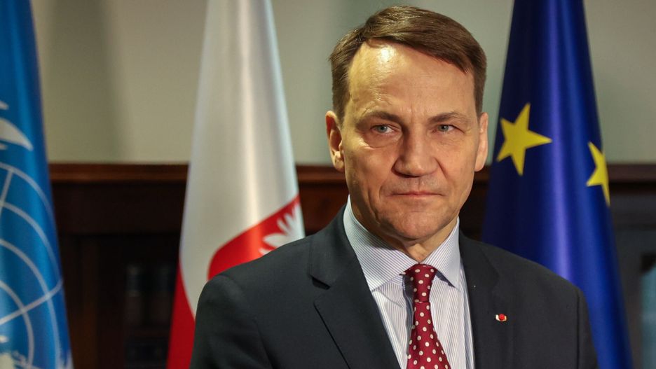 Nowy Jork, USA, 23.02.2024. Minister spraw zagranicznych Radosław Sikorski podczas konferencji prasowej w Stałym Przedstawicielstwie RP przy NZ w Nowym Jorku, 23 bm. W Nowym Jorku odbyła się debata ONZ nt, 2. rocznicy pełnoskalowej inwazji Rosji na Ukrainę. (jm) PAP/Marcin Cholewiński