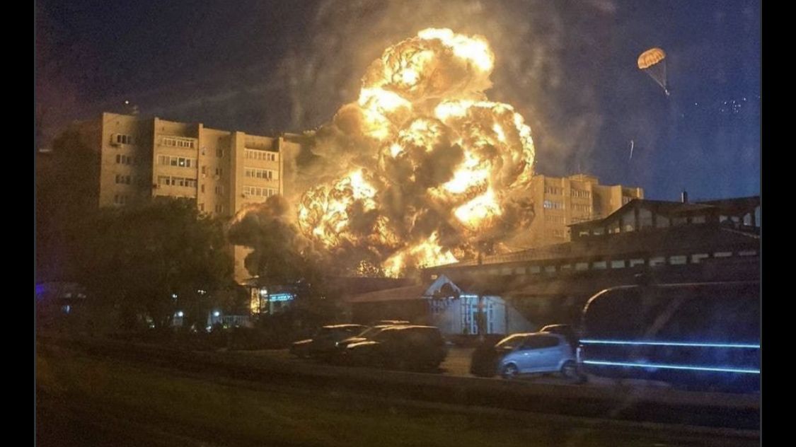 Samolot wojskowy spadł na budynek mieszkalny  w Jejsku w Rosji. 