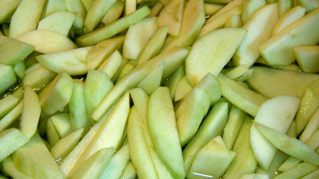 Słodzone jabłka w plastrach, na zimno