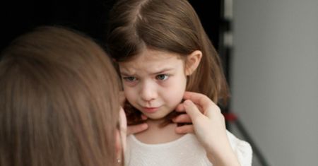 Jak rozmawiać z dzieckiem o emocjach – praktyczny przewodnik dla rodziców