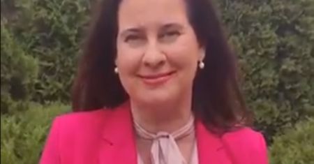 "Wielki dyplomata i patriota". Posłanka PiS chwaliła Morawieckiego za rozwiązanie sporu ws. kopalni Turów. Dziś ten film odżył na nowo