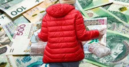 Prawie 1,5 mln Polaków zbiednieje? Mogą nałożyć się dwa zjawiska [OPINIA]