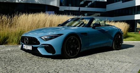 Mercedes-AMG SL 63, czyli kabriolet za milion złotych. Kto bogatemu zabroni?