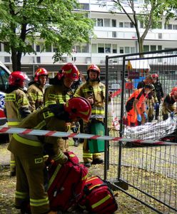Groźny wypadek w Warszawie. Zerwała się platforma z robotnikami