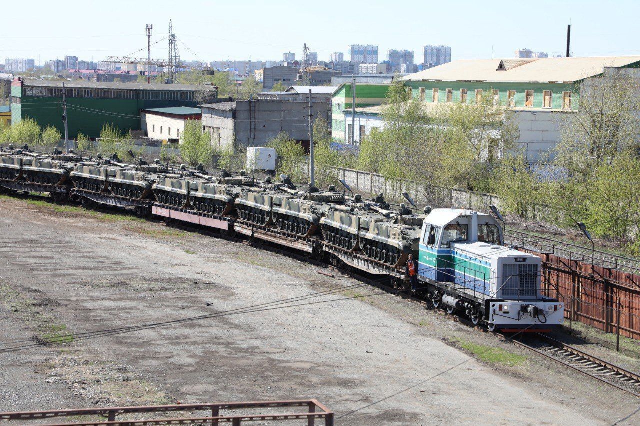 BMP-3 and BMD-4M during transport