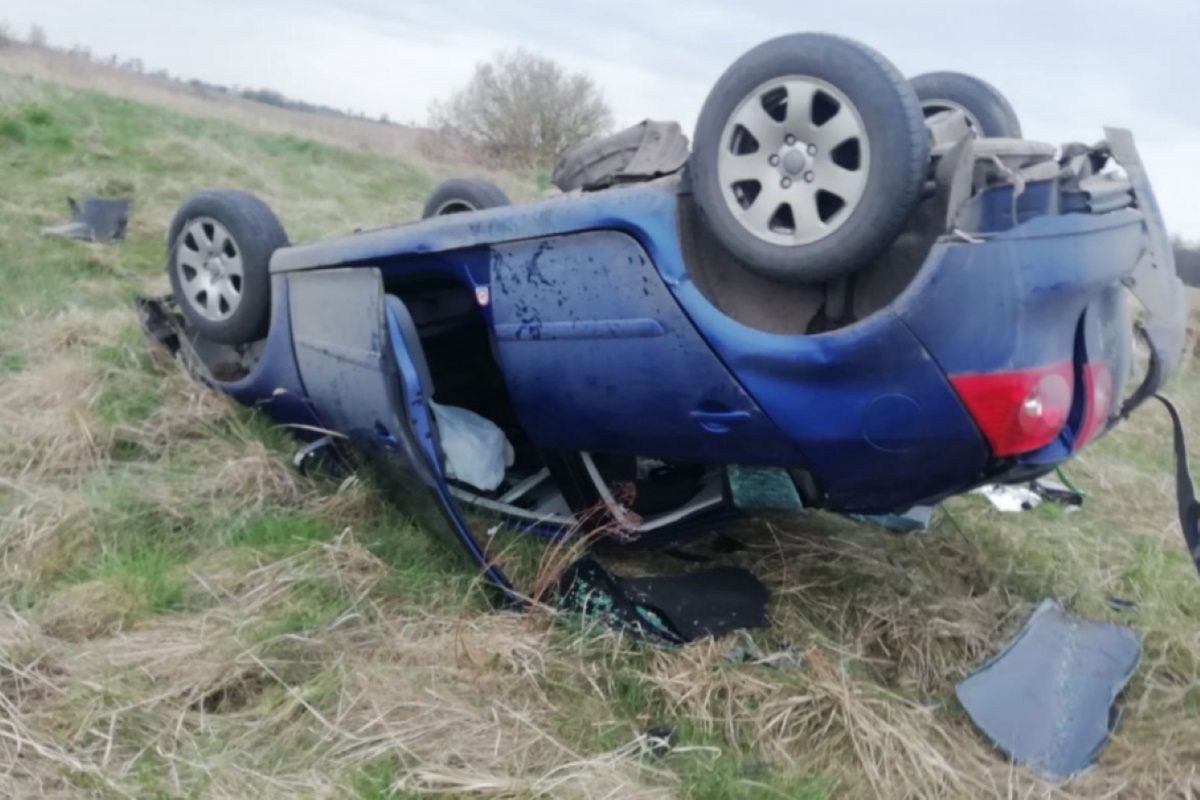 18-latek wjechał golfem w rampę załadunkową. Omal nie doszło do tragedii