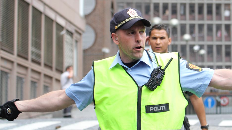 Explosion Damages Office Buildings In Oslo City CentreOSLO, NORWAY - JULY 22: (NORWAY OUT, SWEDEN OUT, DENMARK OUT, FINLAND OUT, BALTIC OUT & RUSSIA OUT)   Police arrive at the scene of an explosion near government buildings on July 22, 2011 in Oslo, Norway. At least one person has been killed by the powerful explosion which ripped through government and media buildings. (Photo Andreas Fadum/All Over Press Norway/Getty Images)All Over Press Norway