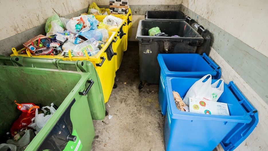 W 2024 roku mieszkańcy Szczecina posegregowali około 58 387 ton odpadów (przygotowanych do ponownego użycia i poddanych recyklingowi) z ogółu odebranych 192 847 ton śmieci