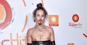 Michał Szpak pochwalił się zdjęciem zza kulis. Jego stylizacja nie wszystkim przypadła do gustu