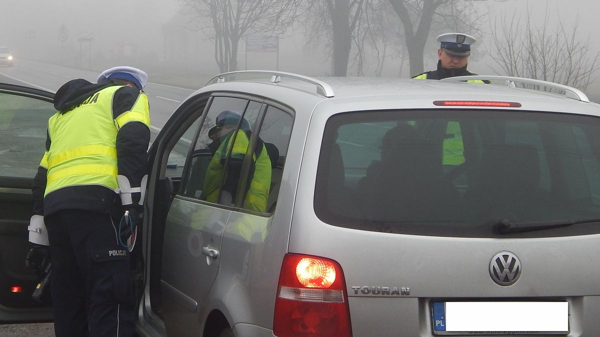 Policjanci będą sprawdzać zarówno kierowców, jak i pasażerów