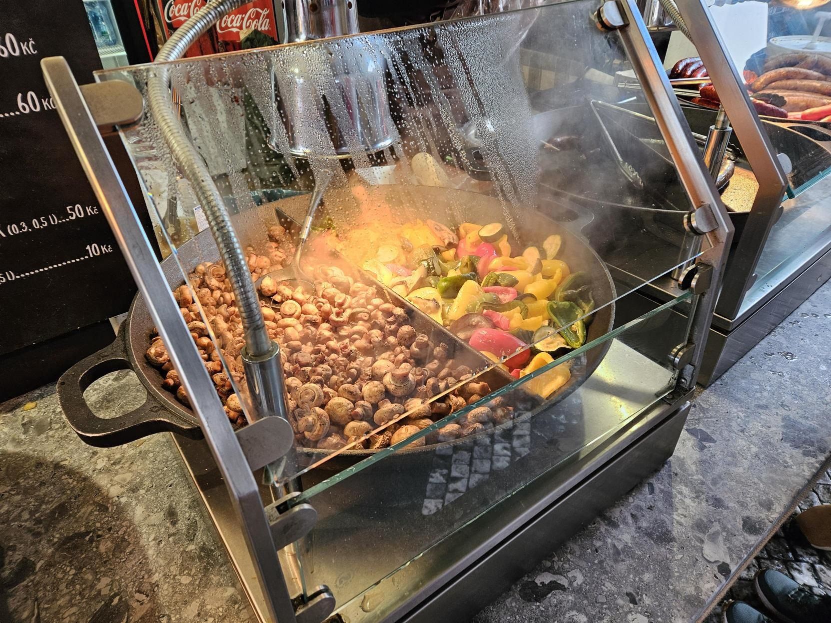 Dania na ciepło na praskim jarmarku