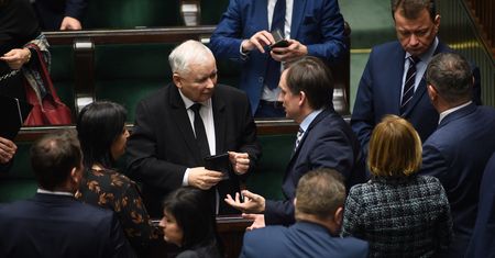 Koziński: Czy PiS grozi implozja? Dwie pułapki, w które wpadła rządząca koalicja [Opinia]