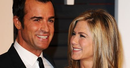 Jennifer Aniston i Justin Theroux zostaną rodzicami?! Na najnowszych zdjęciach aktorka ma wyraźnie zarysowany brzuszek