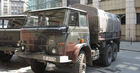 Agencja Mienia Wojskowego trafiła w dziesiątkę z e-sklepem. Teraz chce w sieci sprzedawać pojazdy