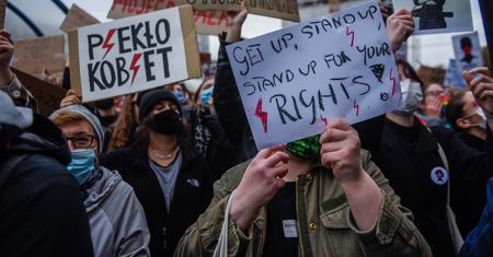 Zdjęcie dnia. Protesty kobiet nasilają się – nie brakuje wymownych haseł