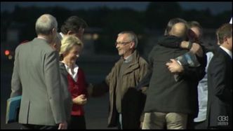 Uwolnieni obserwatorzy misji OBWE wrócili z Ukrainy do Niemiec