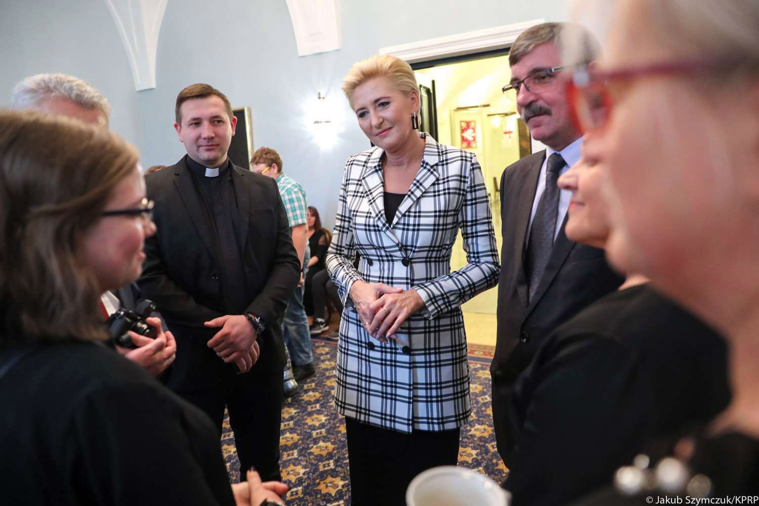 Agata Duda w marynarce w kratę na spotkaniu z dziećmi

Fot. Oficjalna strona Prezydenta Rzeczpospolitej Polskiej