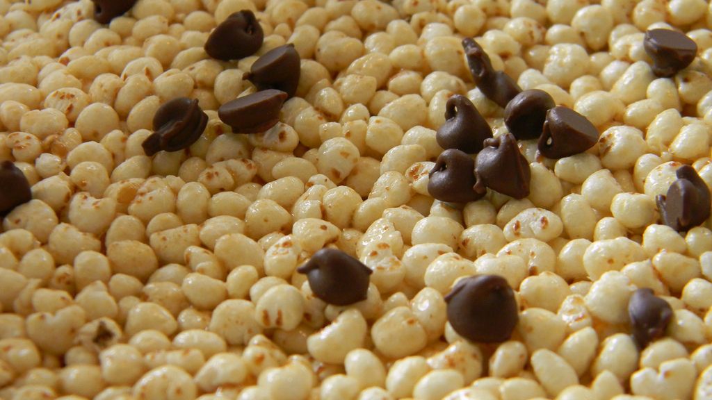 Batoniki ryżowe z kawałkami czekolady