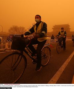 "Apokaliptyczne" zdjęcia z Chin. Burza piaskowa w Pekinie