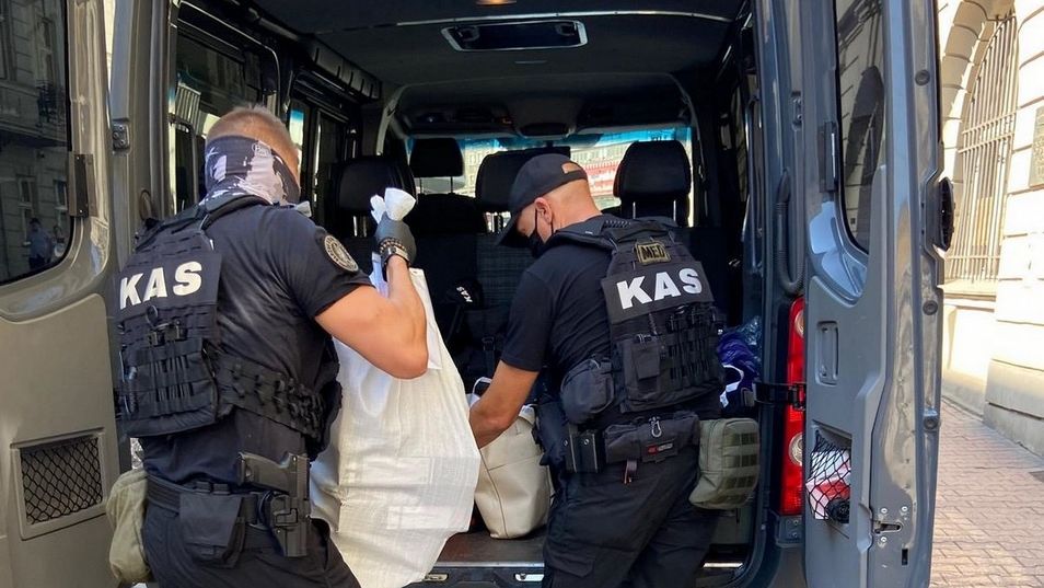 Pod koniec sierpnia 2020 r. 95 funkcjonariuszy i pracowników z zachodniopomorskiej KAS weszło jednocześnie do 26 wytypowanych miejsc