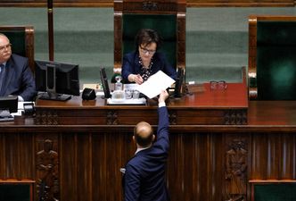 Sejm przyjął część poprawek Senatu do tarczy 4.0. Kontrowersyjne zapisy jednak pozostały