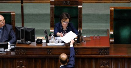 Sejm przyjął część poprawek Senatu do tarczy 4.0. Kontrowersyjne zapisy jednak pozostały