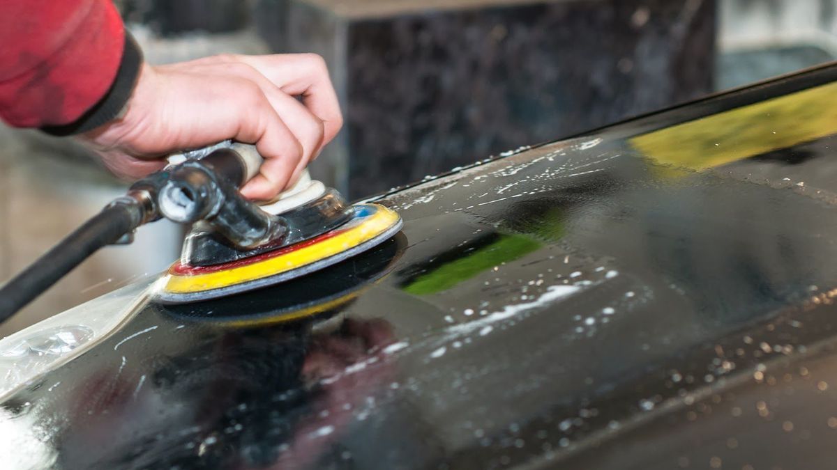 Polerowanie można wykonać ręcznie lub za pomocą specjalnej maszyny