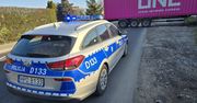 Pomylił drogę, chciał zawrócić. Ulica zablokowana przez ciężarówkę