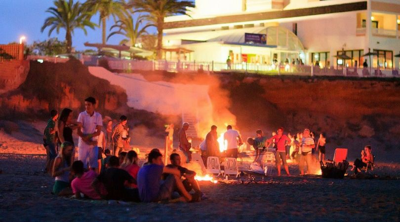 Święto San Juan, plaża w La Zenia, prowincja Alicante 