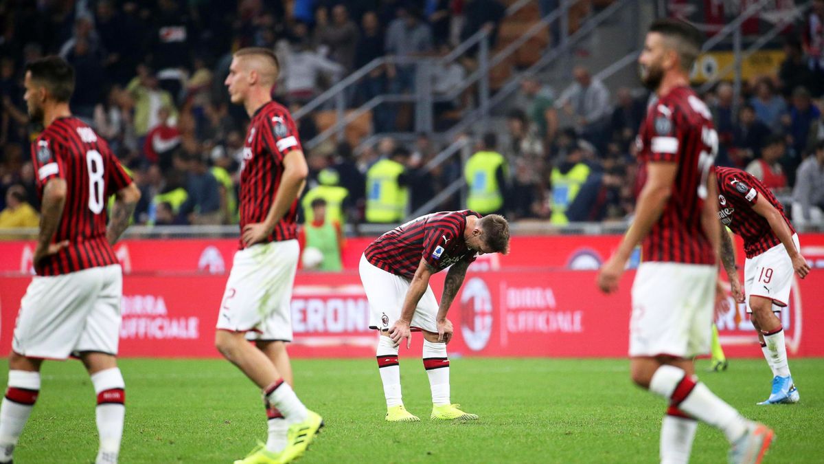 PAP/EPA / MATTEO BAZZI / Na zdjęciu: piłkarze AC Milan