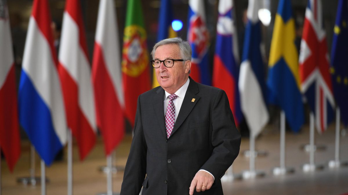 Szef KE Jean-Claude Juncker w Brukseli na nadzwyczajnym szczycie ws. brexitu