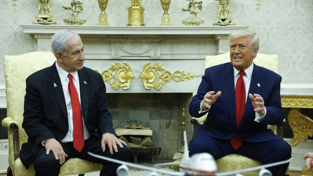 WASHINGTON, DC - APRIL 07: U.S. President Donald Trump (R) speaks alongside Israeli Prime Minister Benjamin Netanyahu with a model of Air Force One on the table, during a meeting in the Oval Office of the White House on April 7, 2025 in Washington, DC. President Trump is meeting with Netanyahu to discuss ongoing efforts to release Israeli hostages from Gaza and newly imposed U.S. tariffs. (Photo by Kevin Dietsch/Getty Images)