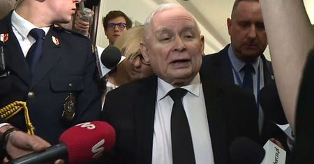 Kaczyński po przegranym głosowaniu. Reakcja na pytanie o Tuska. "Chyba pan żartuje"